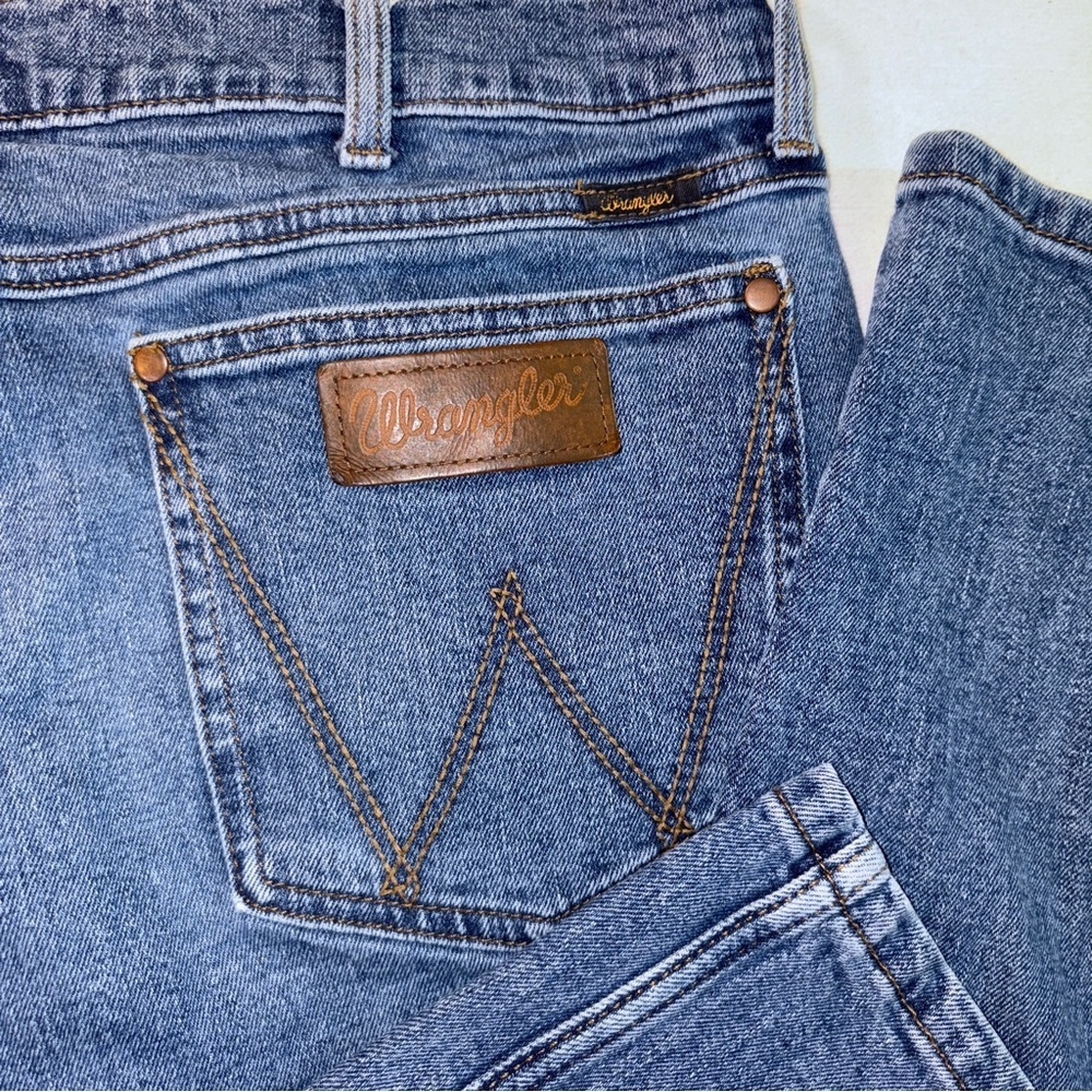 Wrangler Men’s Straight Leg Jeans Classic Denim 36x32 RN 130273 CA 55384 - Picture 3 of 8